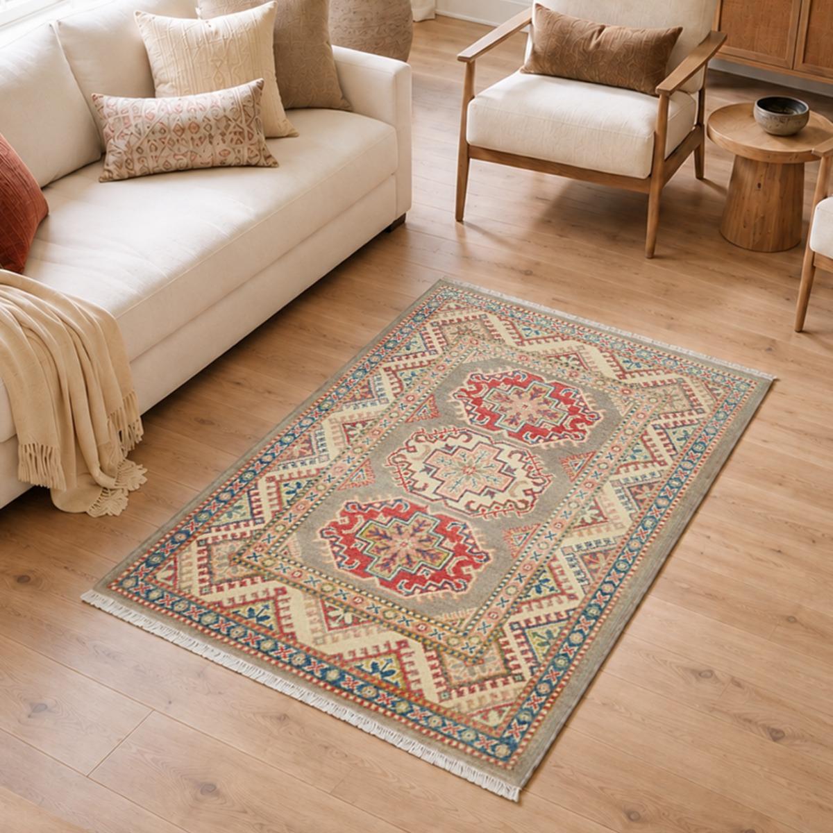 Tapis salon géométrique, noué main en laine, KAZAK CO 59 gris, beige, rouge, UN AMOUR DE TAPIS