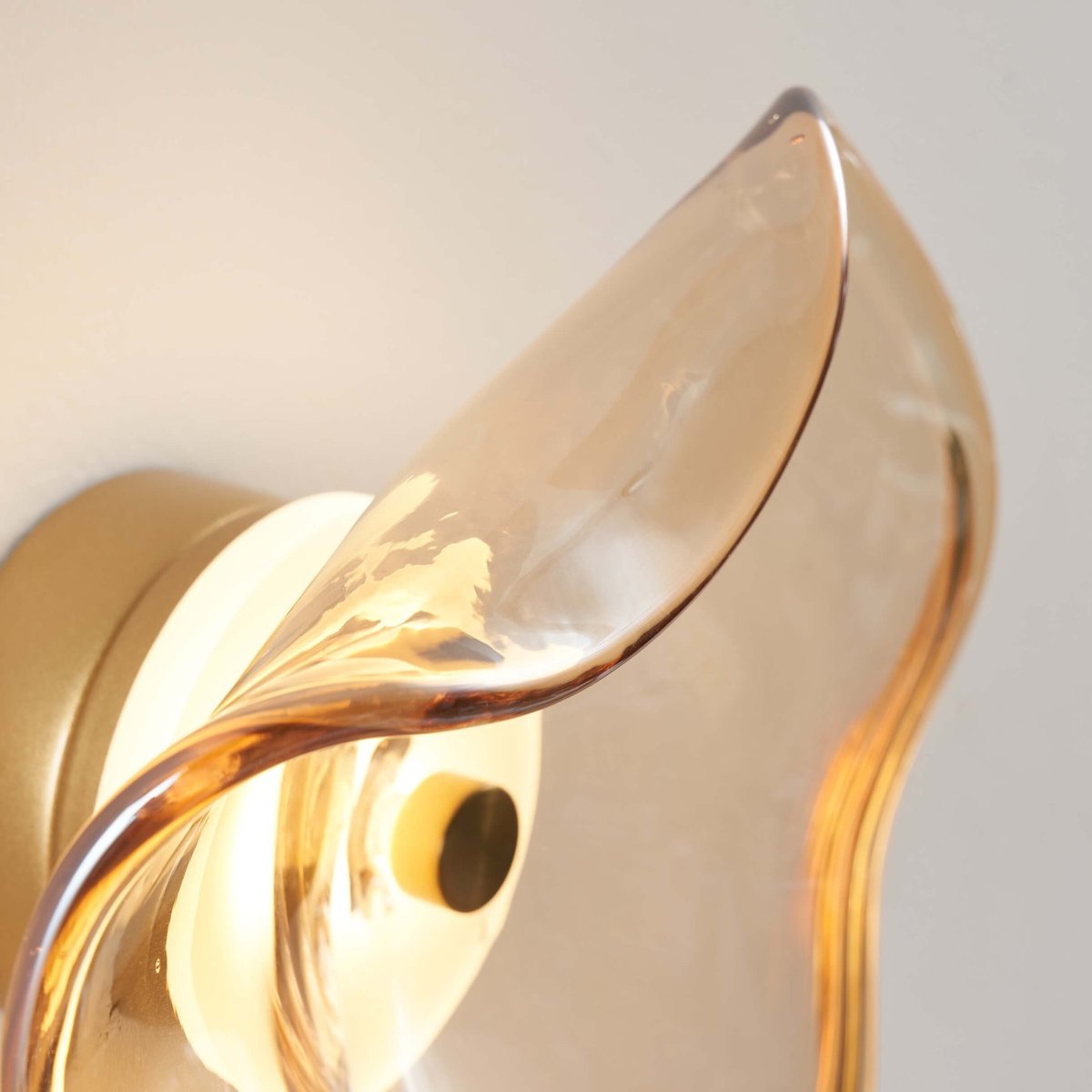 Applique LED verre ondulé - LYSA ambré et laiton, KOSILUM