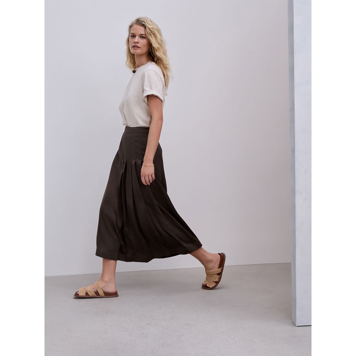 Kilt mi-long en satin plissé marron chocolat, NEXT