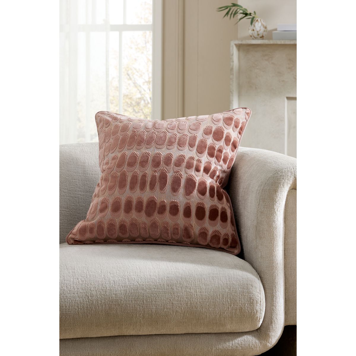 Coussin en velours rebel à pois rose blush, NEXT