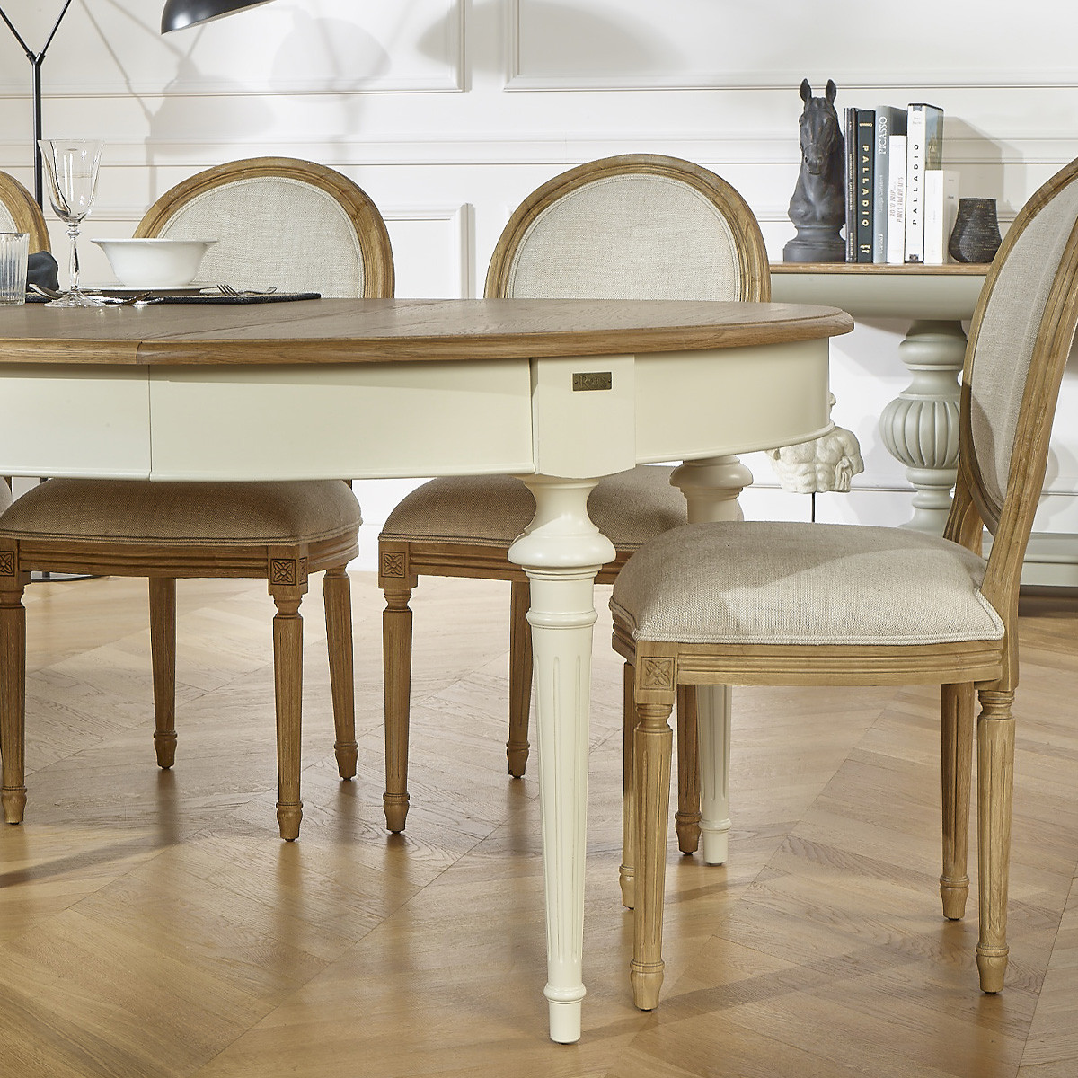 Table ovale en chêne 3 rallonges 4/10 couverts AMBRE blanc, ROBIN DES BOIS