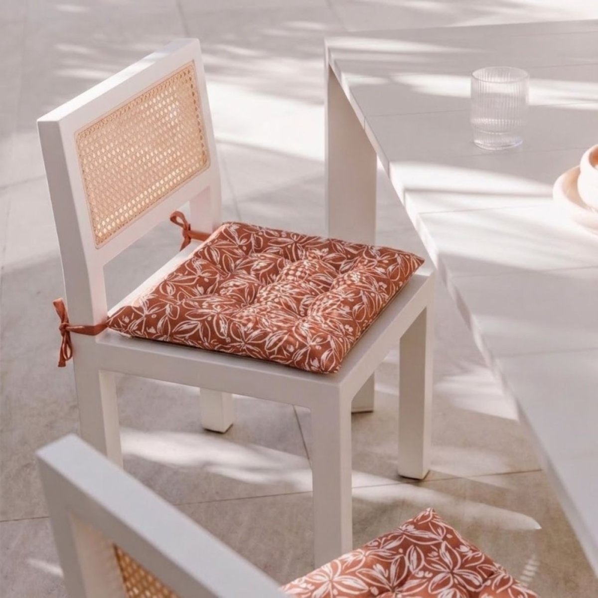 Lot de 4 galettes de chaise à motifs fleuris brique, ORNAMI