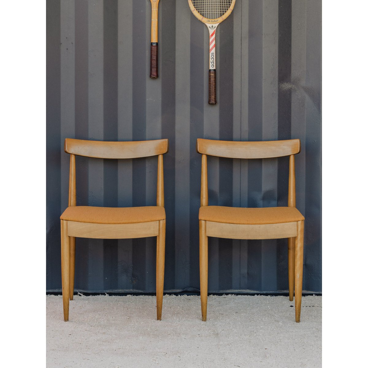 Lot de 5 chaises en bois et tissu beige Alma N°1489 - Bon état bois clair, DEBONGOUT