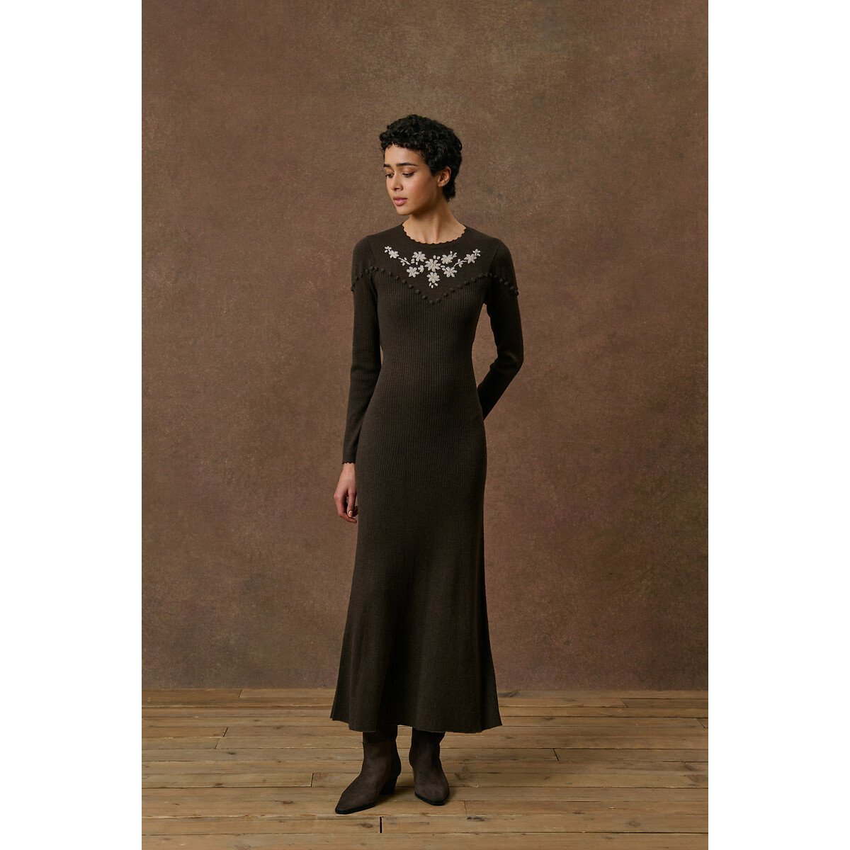 Vestido comprido em mistura de lã bordado, BRYGIDA chocolate, LOUISE MISHA
