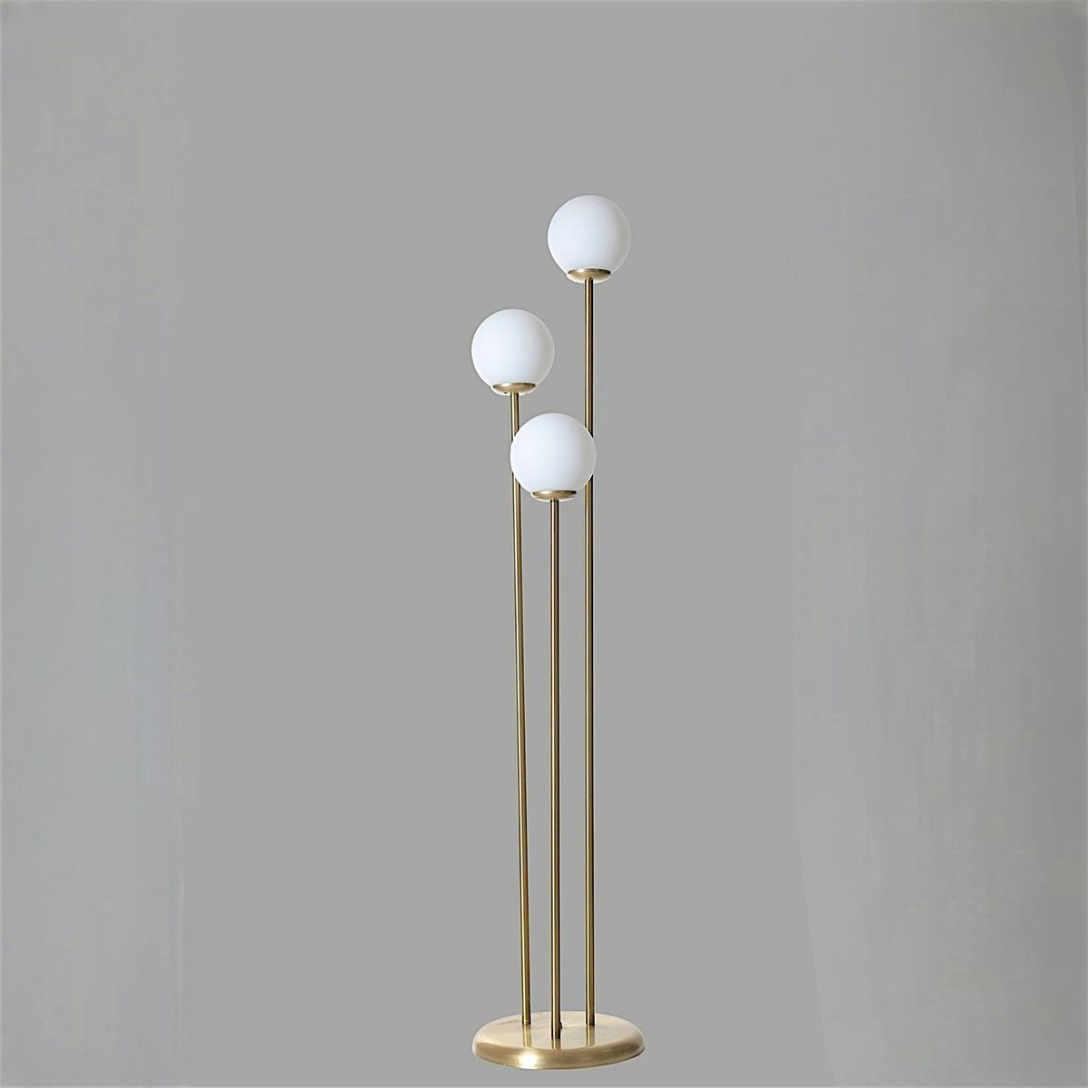 Lampadaire salon art déco, 3 globes verre dépoli SIERRE doré, PIER IMPORT
