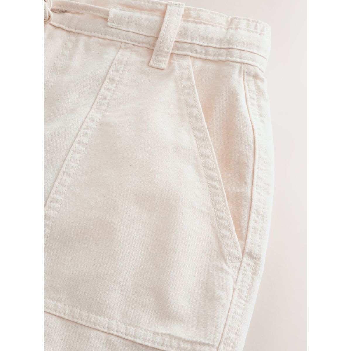 Short en jean style utilitaire écru, NEXT