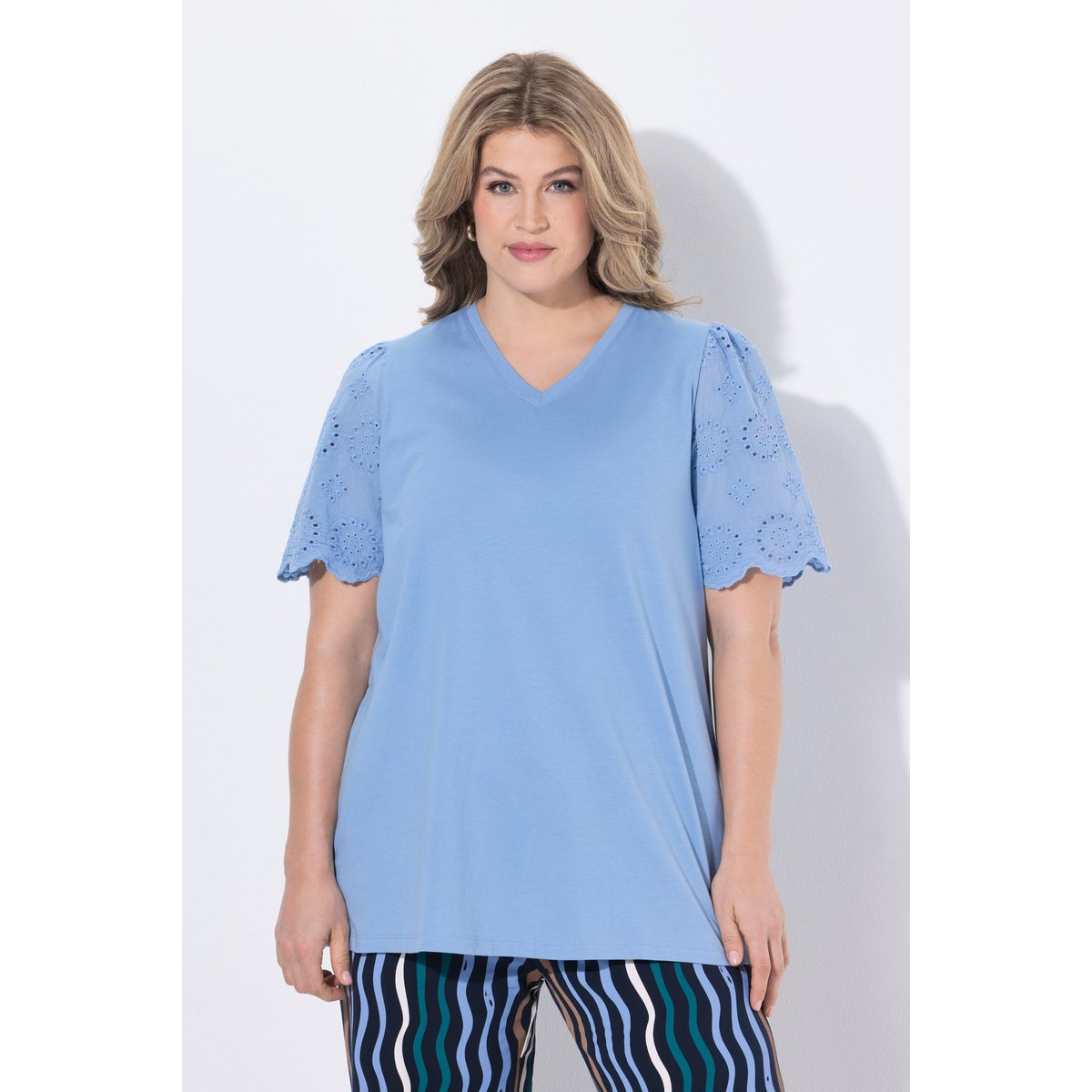 T-shirt en coton bio avec broderies bleu pigeon, ULLA POPKEN