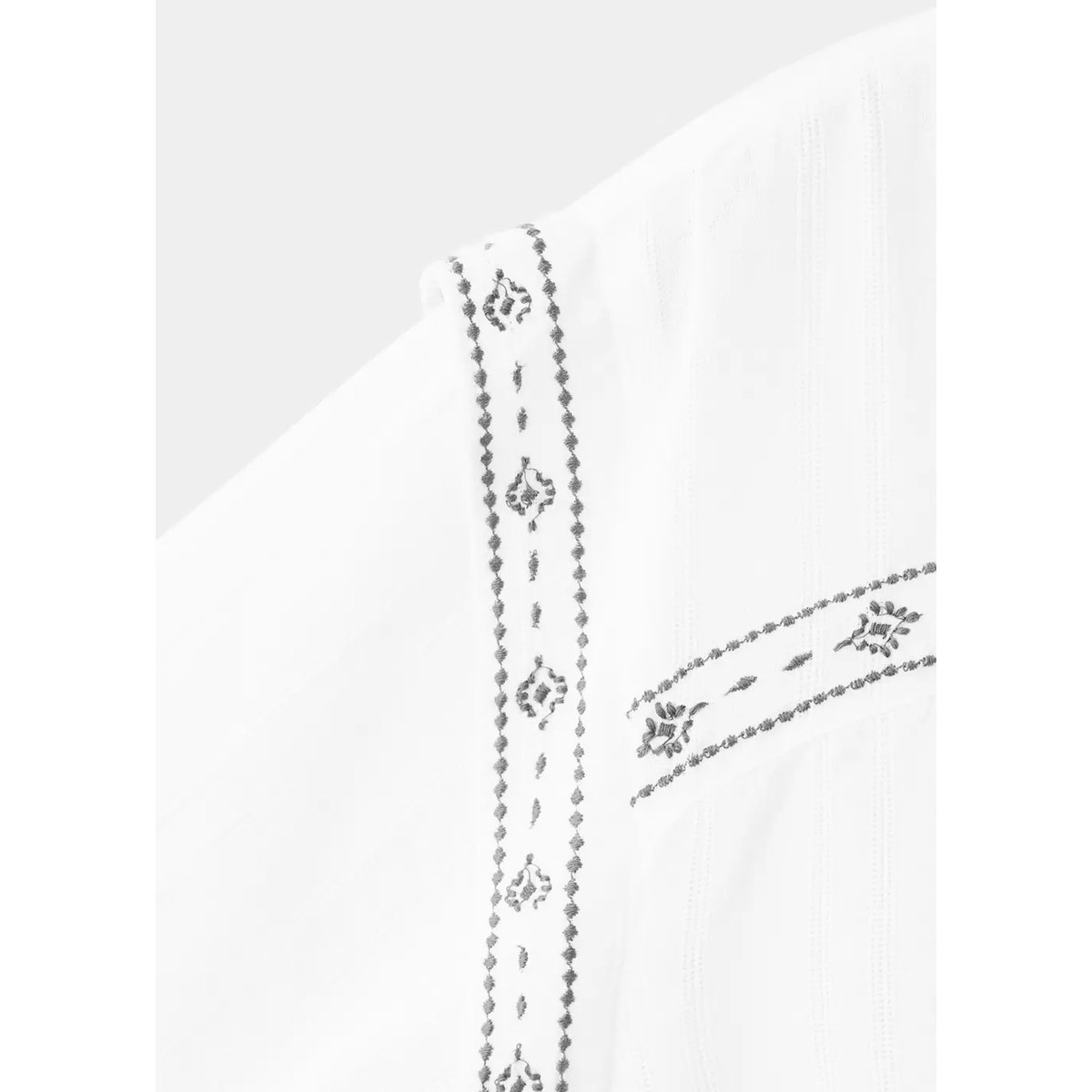 Blouse à col officier avec détails brodés blanc cassé, MANGO TEEN