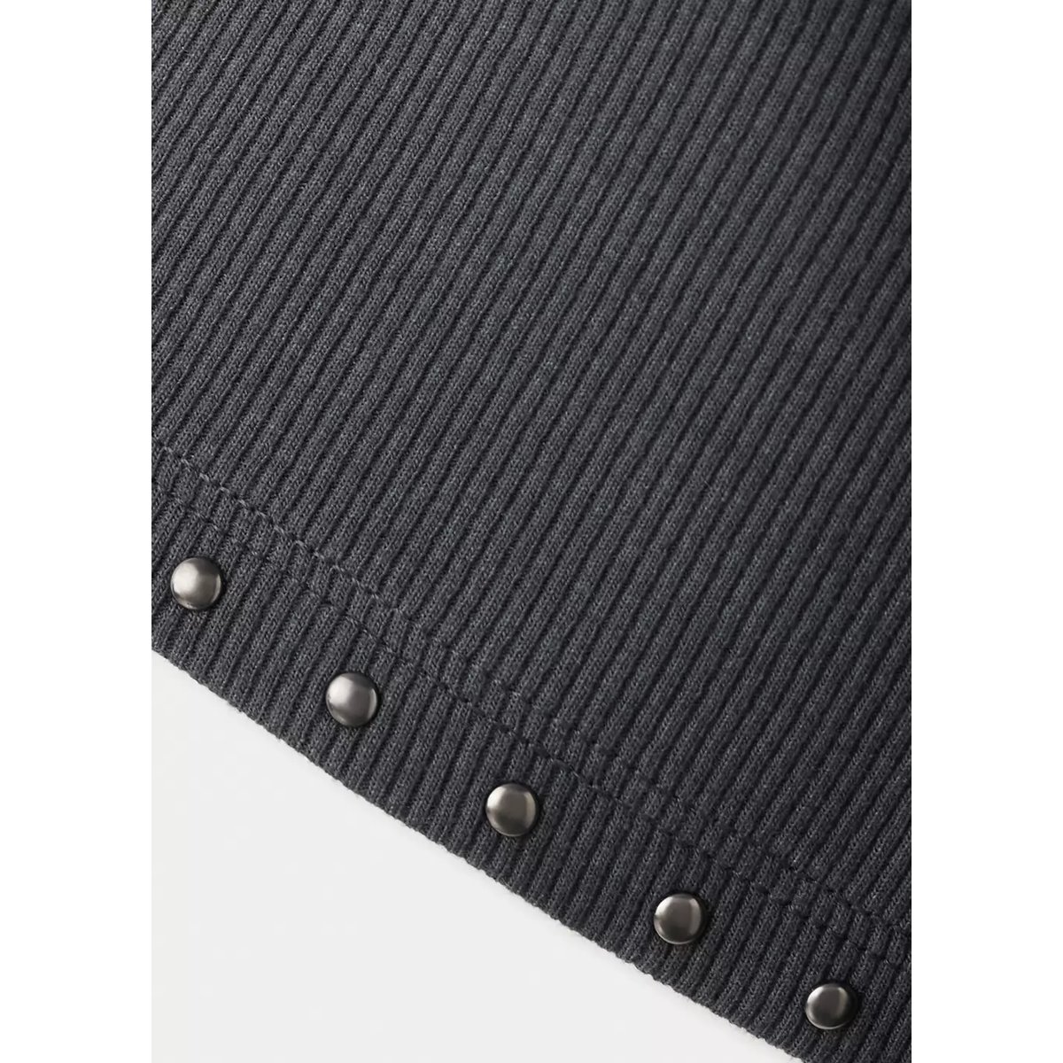 T-shirt manches courtes à clous gris anthracite, MANGO