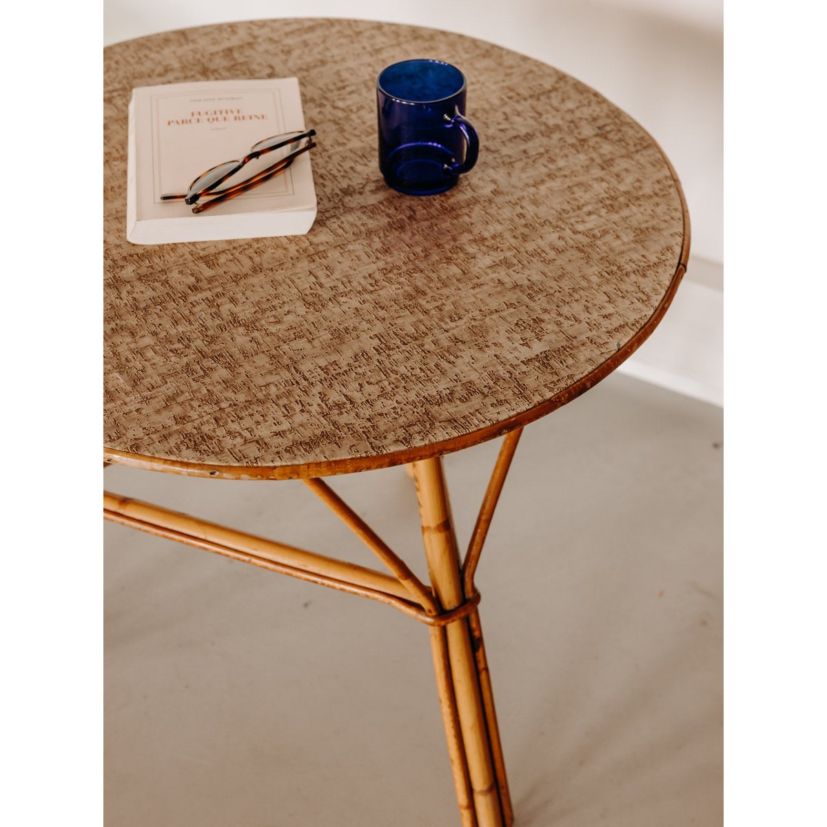Table basse au plateau en liège Léonie N°1571 - Bon état bois clair, DEBONGOUT