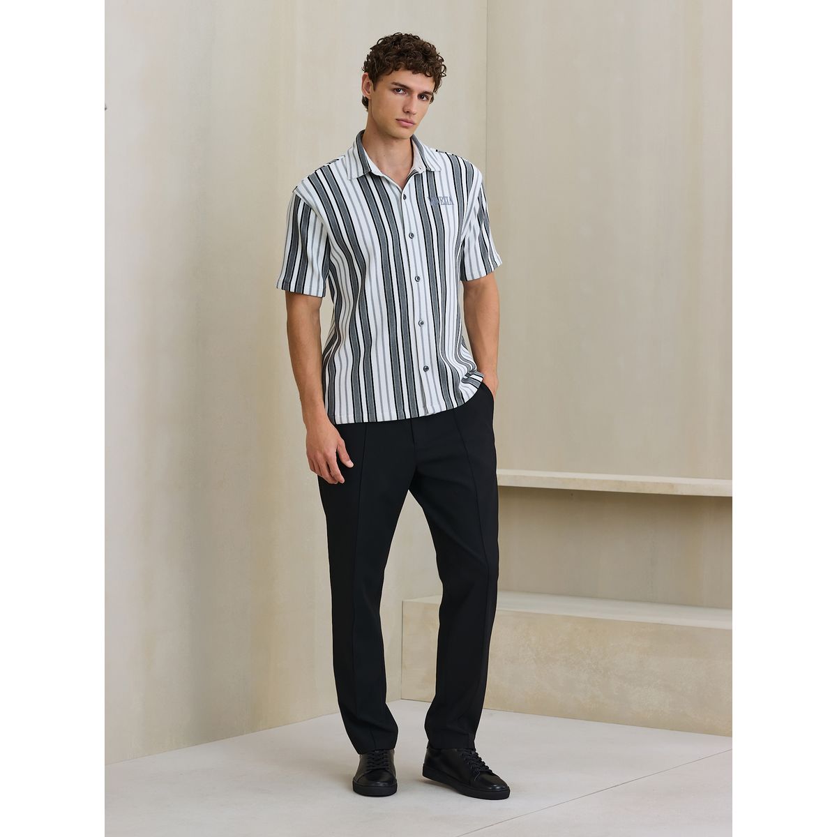 Chemise en jersey brodée à manches courtes gris/blanc, NEXT