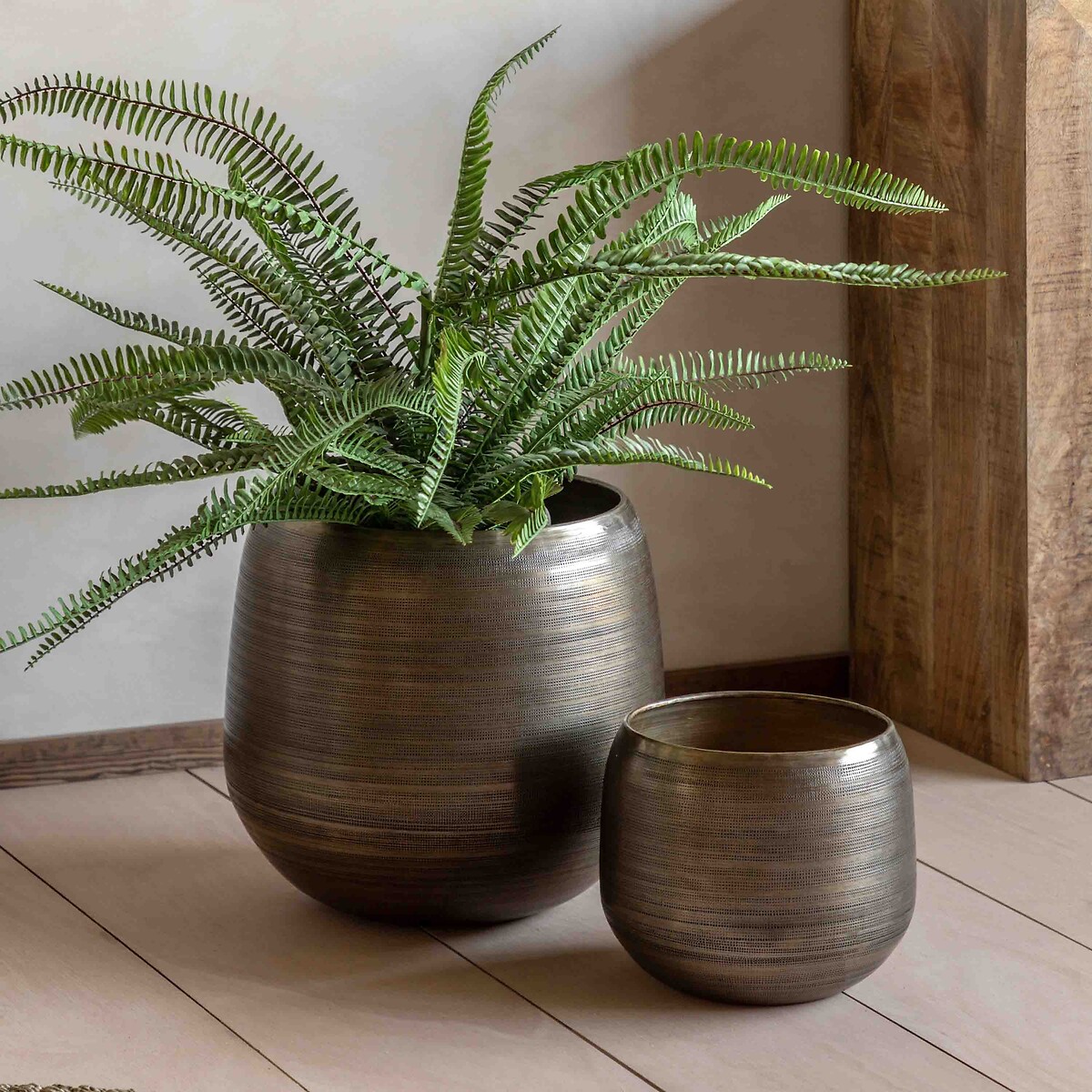 Set of 2 Textured Metal Planters brass, ÉDITÉ