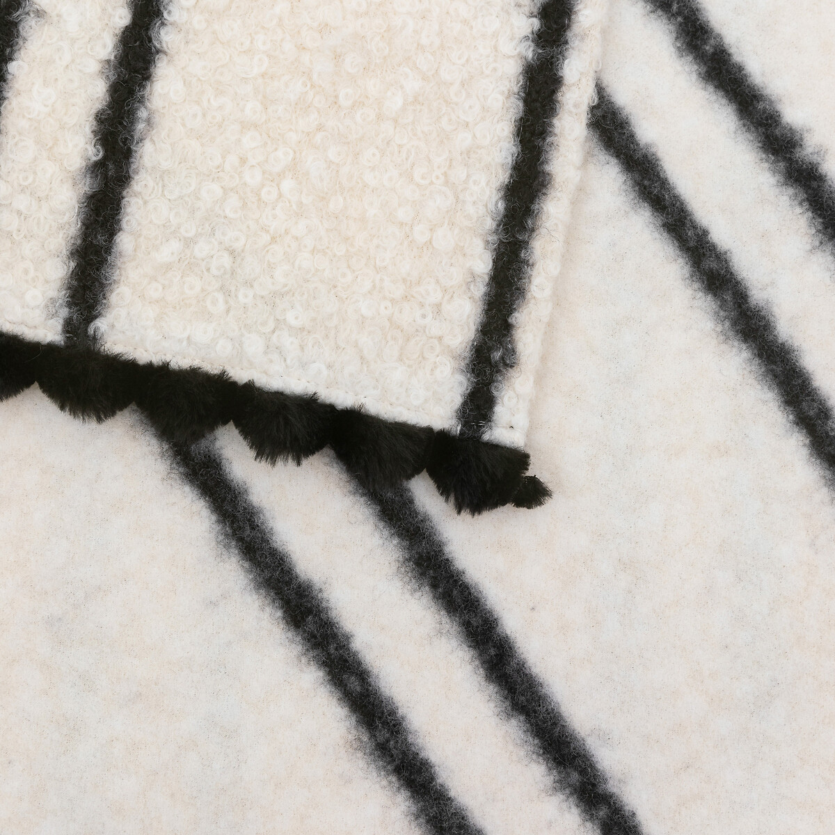 Scalloped Monochrome Throw cream, ÉDITÉ
