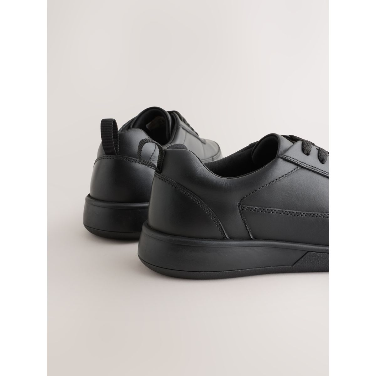 Chaussures d’école à lacets en cuir noir, NEXT