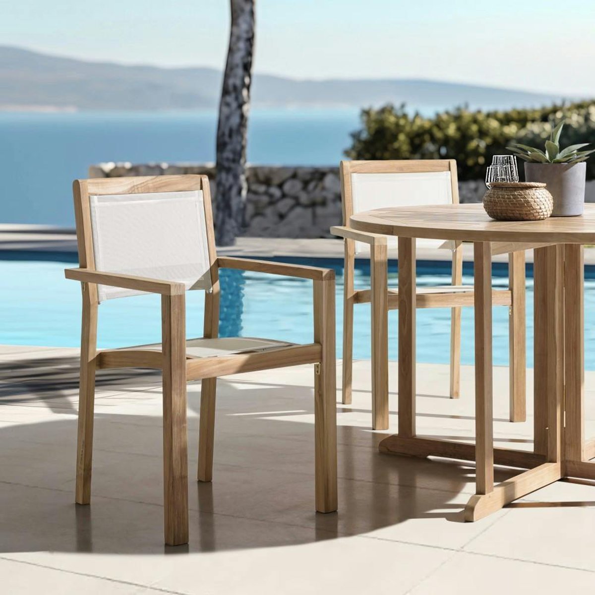 Lot de 2 fauteuils empilables teck et textilène couleur beige ALERIA bois naturel, PIER IMPORT