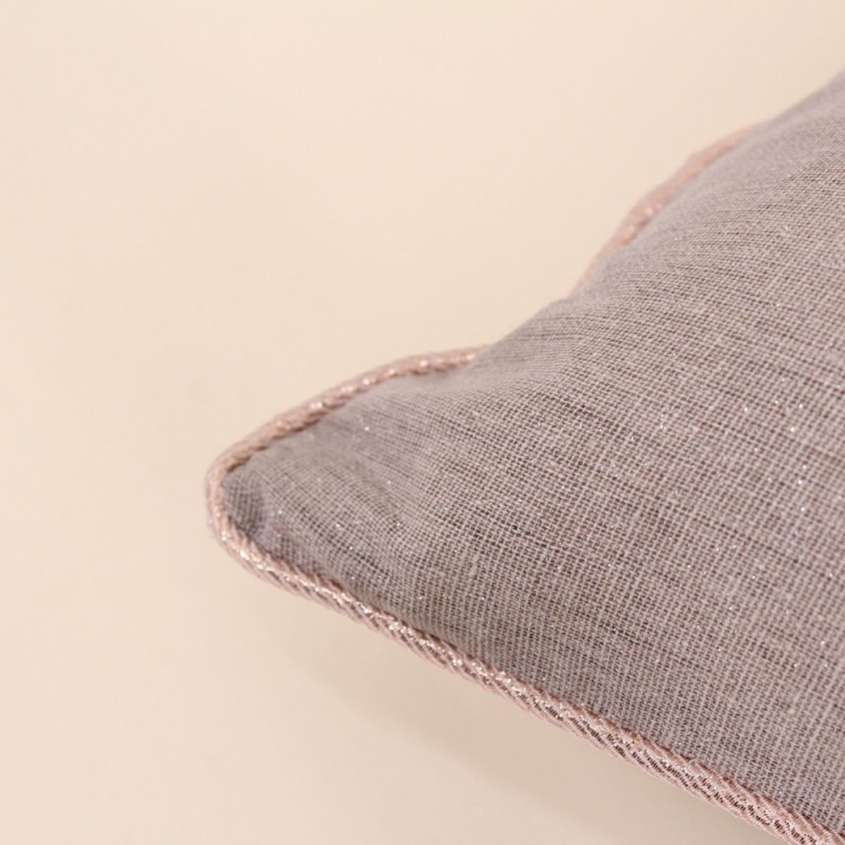 Coussin rectangulaire en tissu 30x50cm taupe, ORNAMI