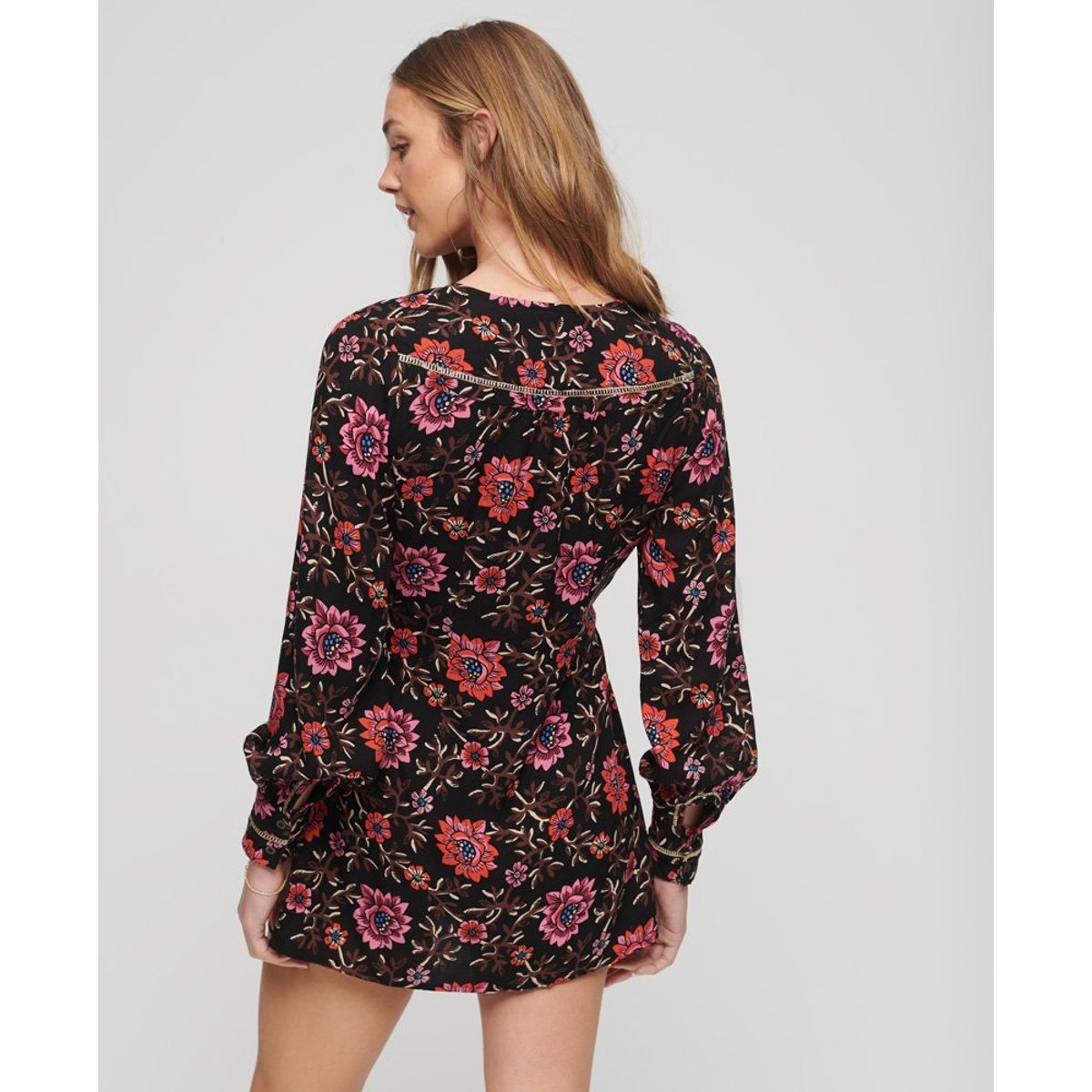 Robe courte fluide imprimée à col V marron fleuri mori, SUPERDRY