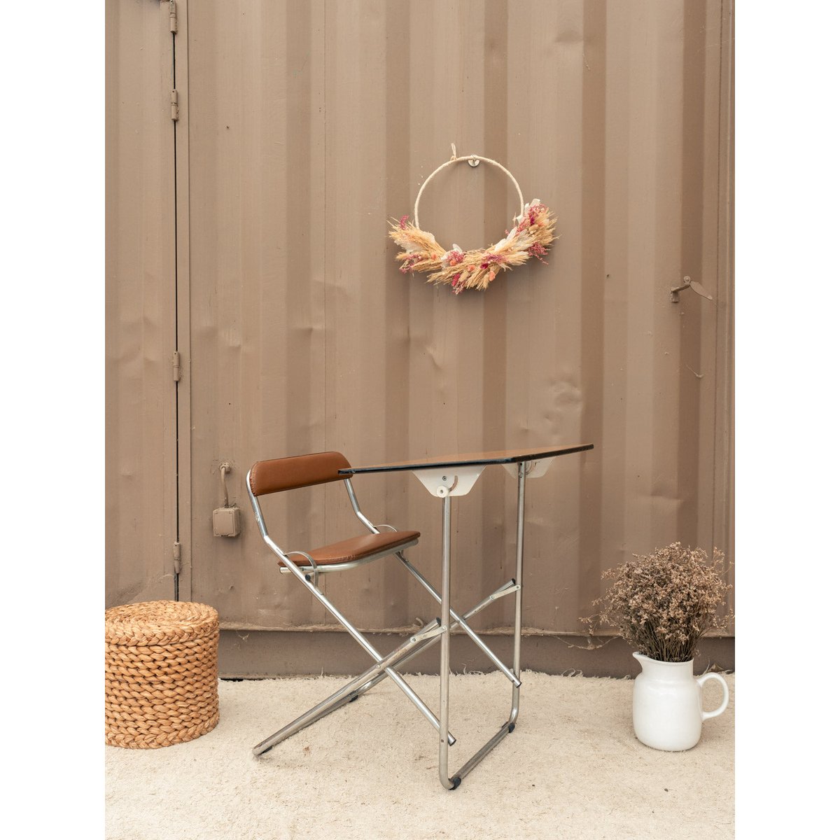 Bureau et chaise pour enfant chromé Yvan N°576 - Bon état bois foncé, DEBONGOUT