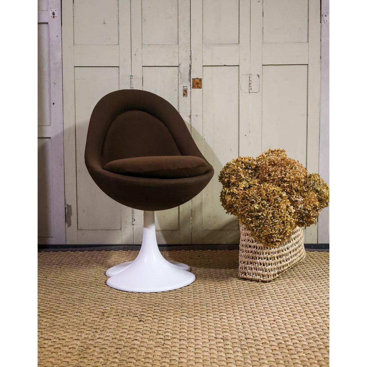 Chaise pivotante modèle "Trèfle" Alma N°1122 - Bon état marron, DEBONGOUT