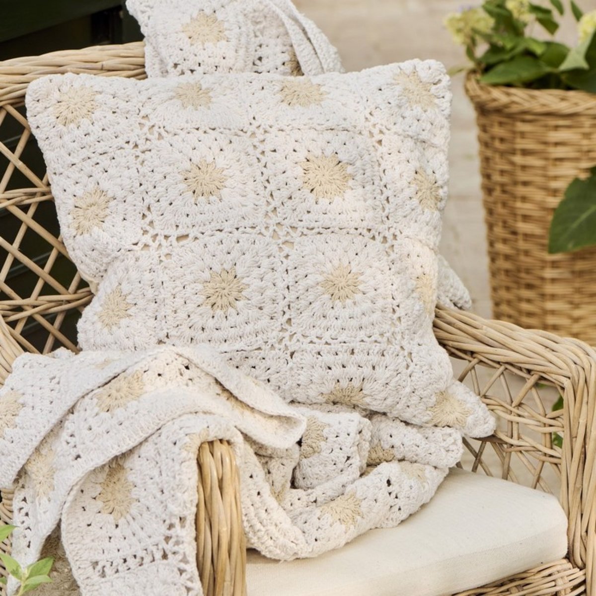 Housse de coussin crochet floral crème, IB LAURSEN
