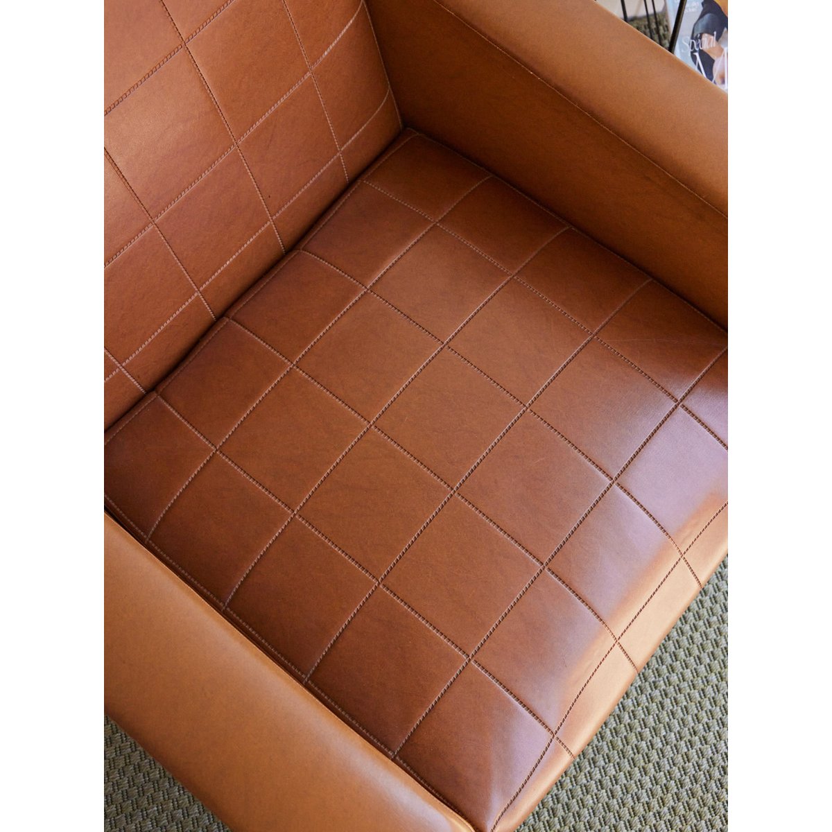 Fauteuil en skaï Jakob N°1321 - Bon état marron, DEBONGOUT