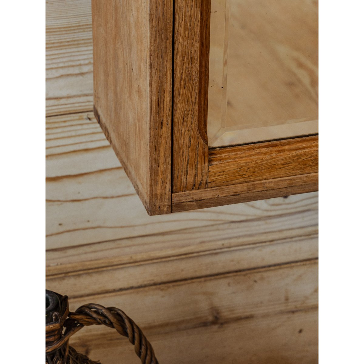 Petite vitrine en bois et verre biseauté Victoria N°1254 - Bon état bois foncé, DEBONGOUT