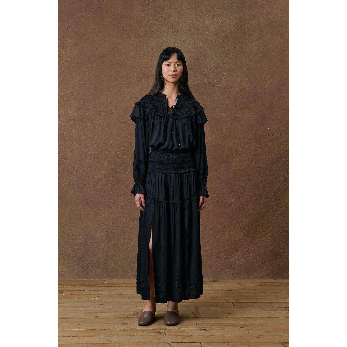 Gonna lunga ricamata con vita effetto smock, POLLY nero , LOUISE MISHA