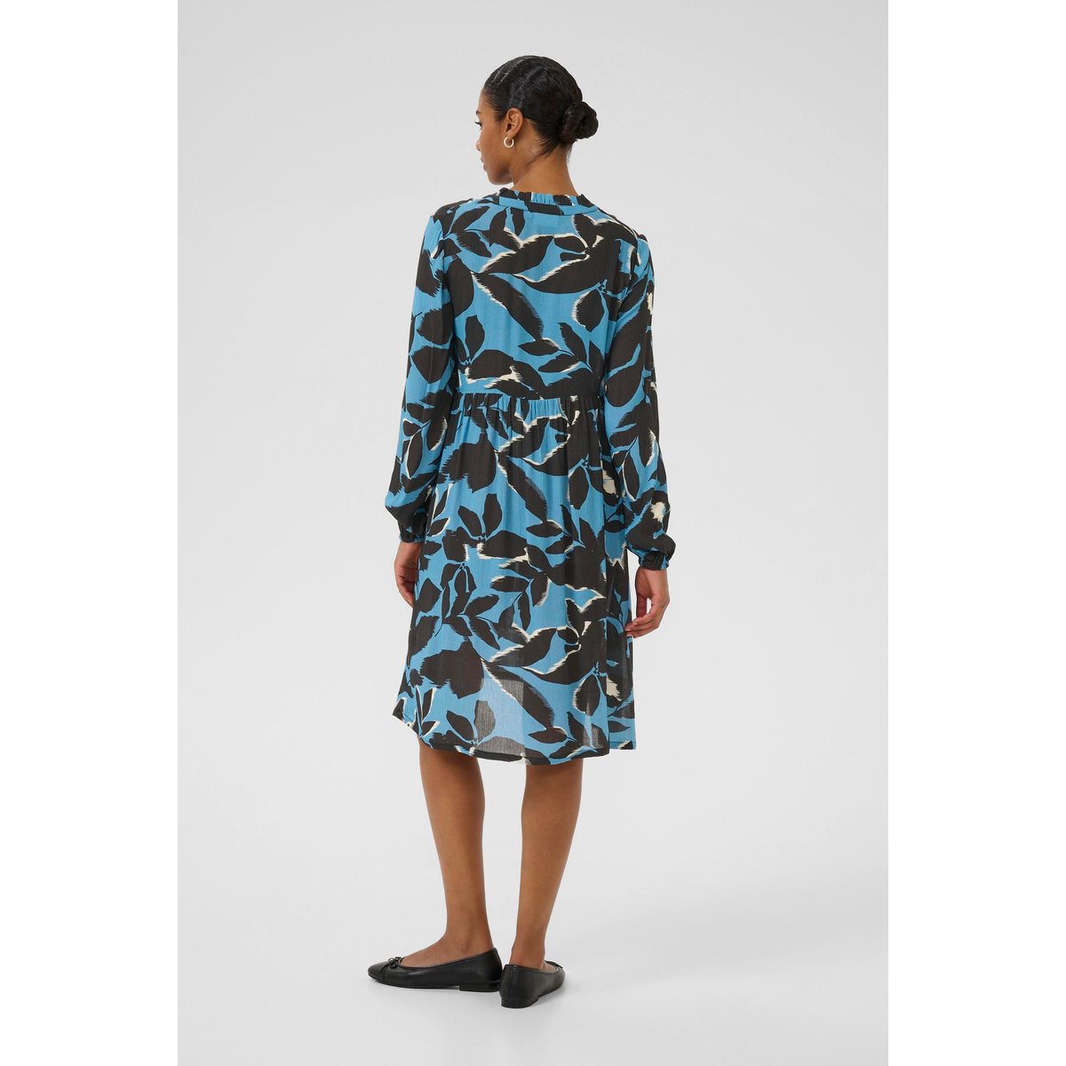 Robe bleu noir windward blue/black flower, KAFFE