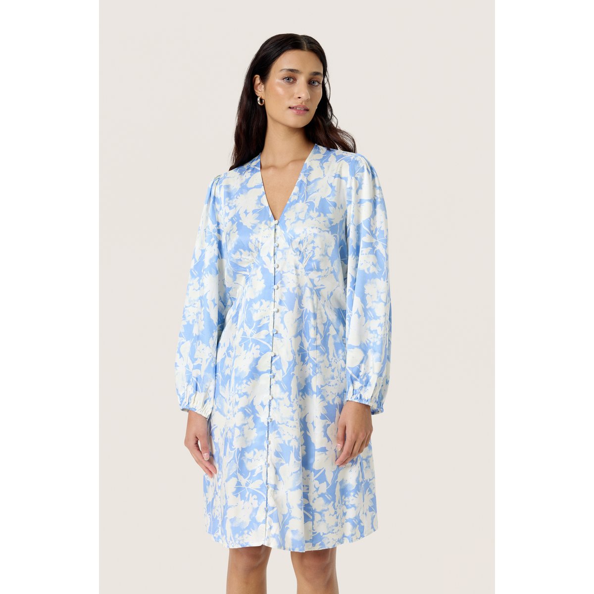 Robe bleu vista blue floral print, SOAKED IN LUXURY