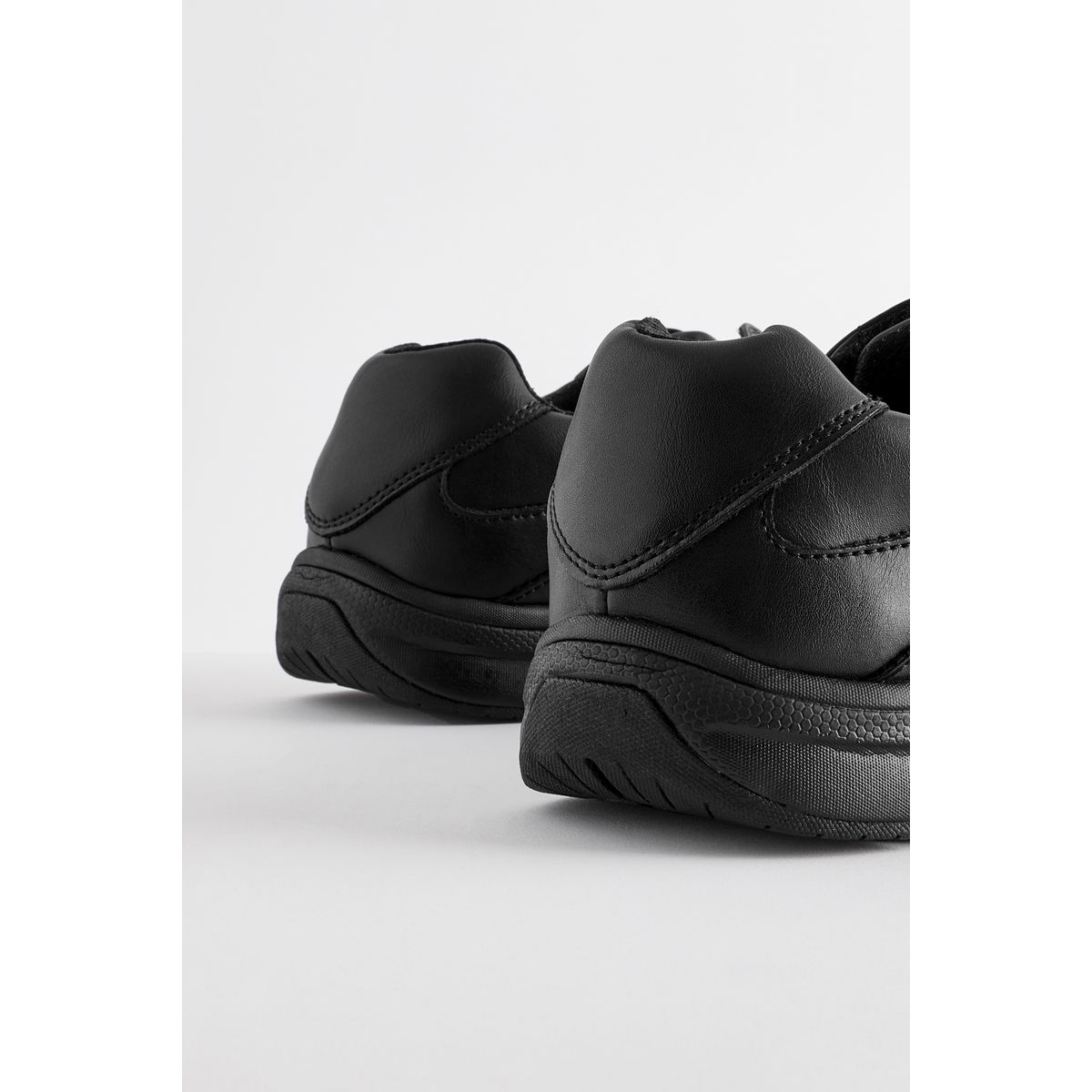 Chaussures à plastron noir, NEXT