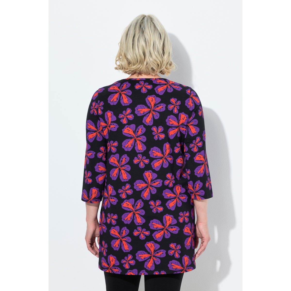 T-shirt long à fleurs. Col rond et manches noir, ULLA POPKEN