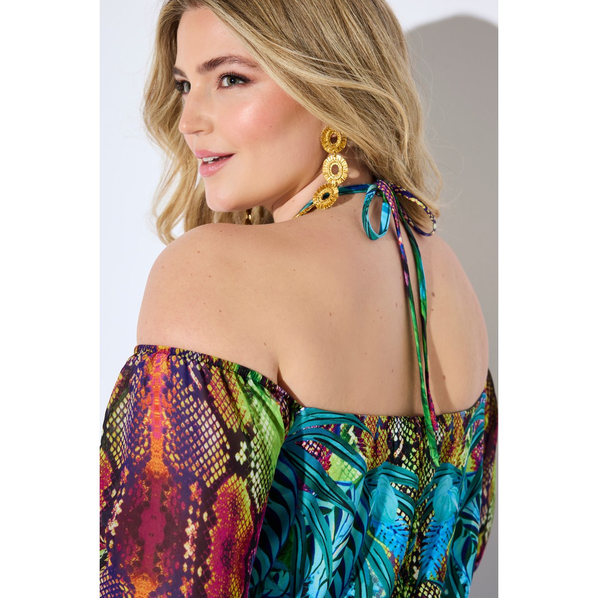 Robe maxi en mousseline. Épaules nues. Fond noir, ULLA POPKEN