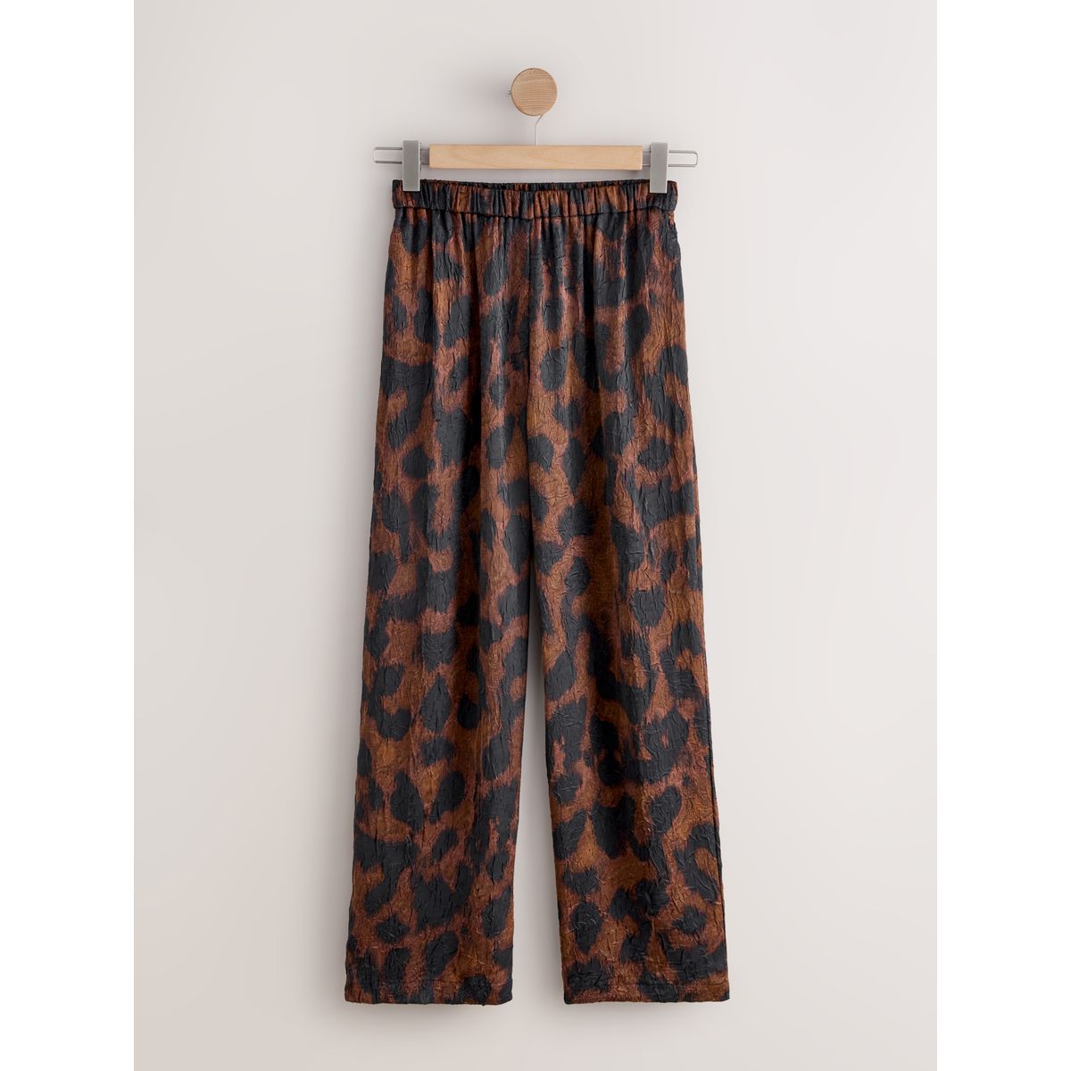 Pantalon large en satin effet froissé marron imprimé animal, NEXT