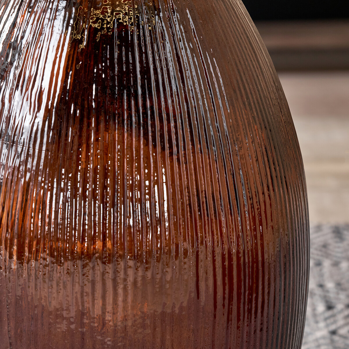 59cm Tall Dimpled Recycled Glass Vase pecan, ÉDITÉ