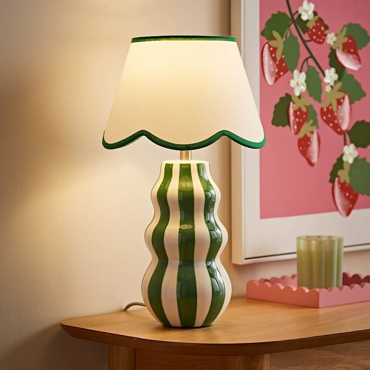 Everly Stripe Table Lamp with Scallop Shade green, SO'HOME