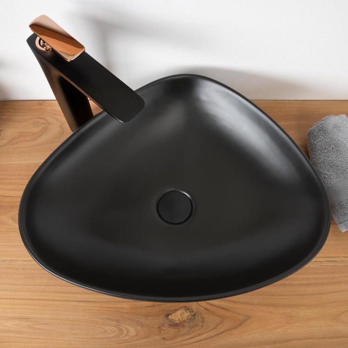 Vasque en céramique triangle 50 cm TANGA noir, WANDA COLLECTION
