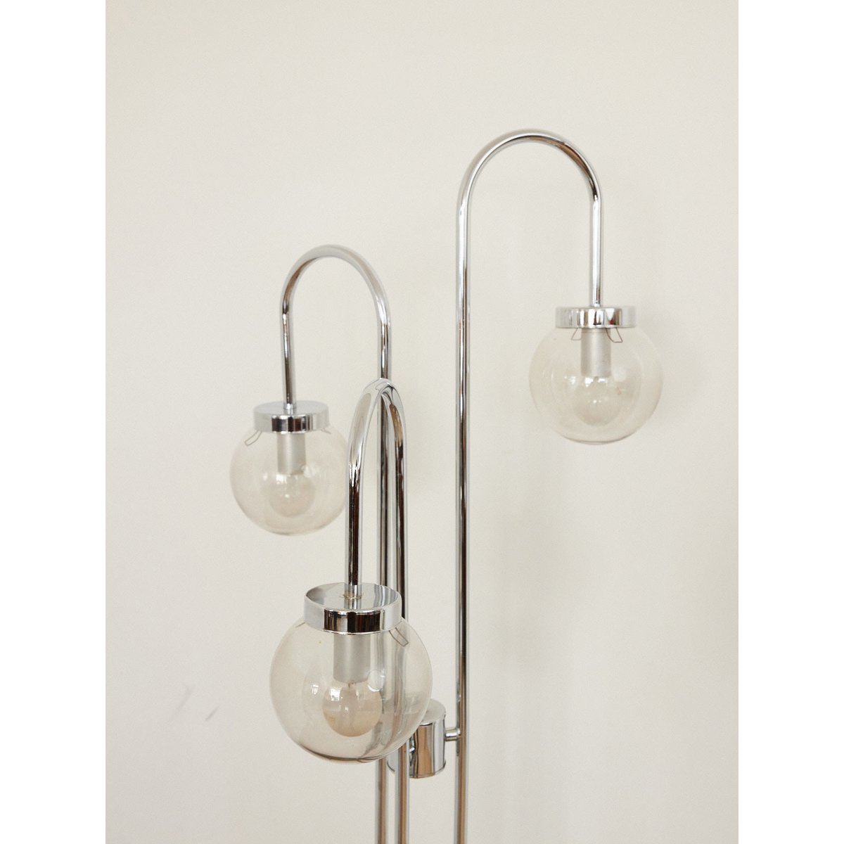 Lampadaire 3 branches en chrome Julien N°436 - Bon état gris, DEBONGOUT