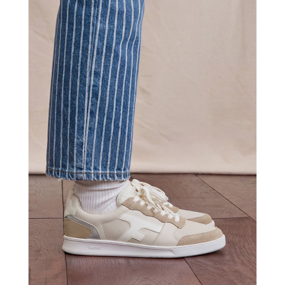 Baskets basses cuir suede HAZEL crème et argentée, FAGUO