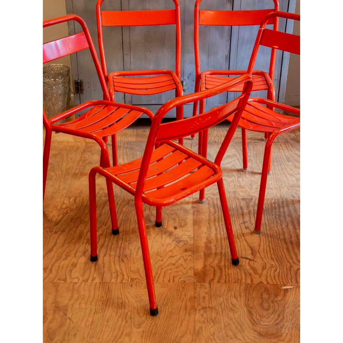 Lot de 6 chaises en métal rouges Alma N°2034 - Bon état rouge, DEBONGOUT