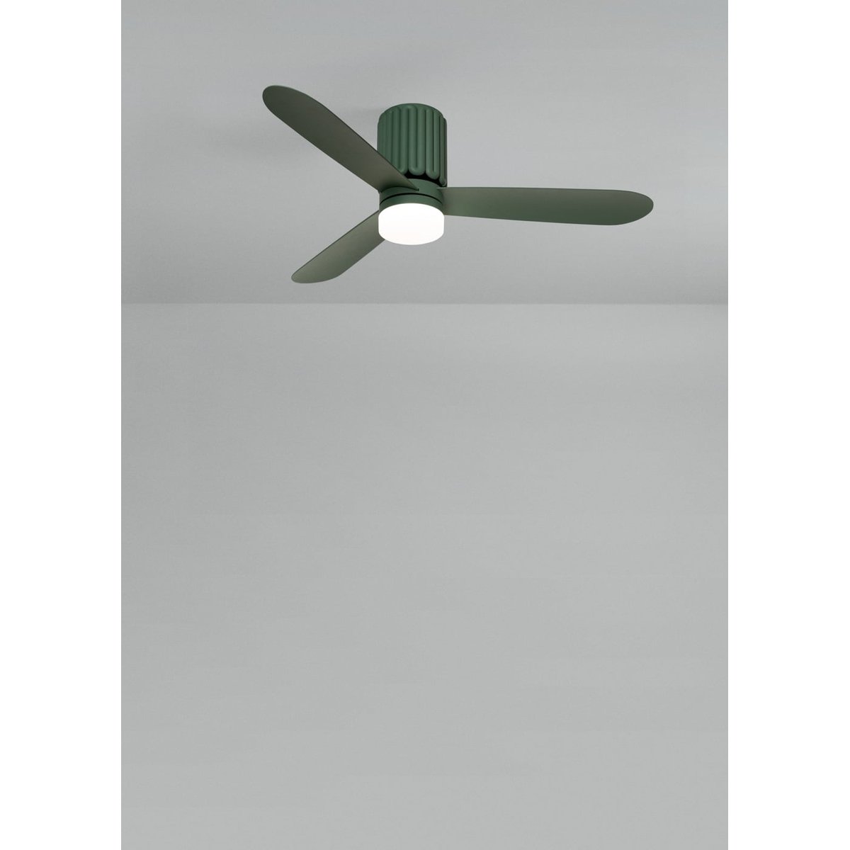 Ventilateur de plafond 40 W avec lumière et télécommande WIND CALM SCULPT sauge/sauge, CREATE
