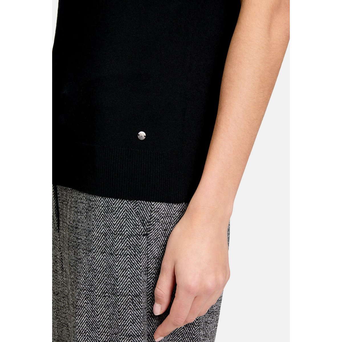 Pull-over en fine maille à encolure ronde noir, BETTY & CO
