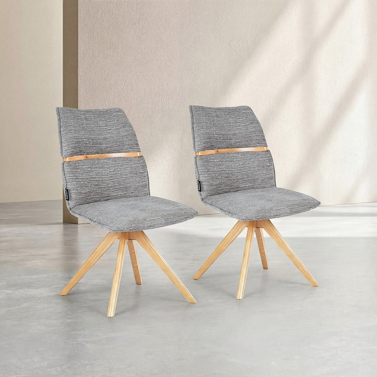 Lot de 2 chaises pivotantes en tissu et chêne TIMISO gris, HABITAT