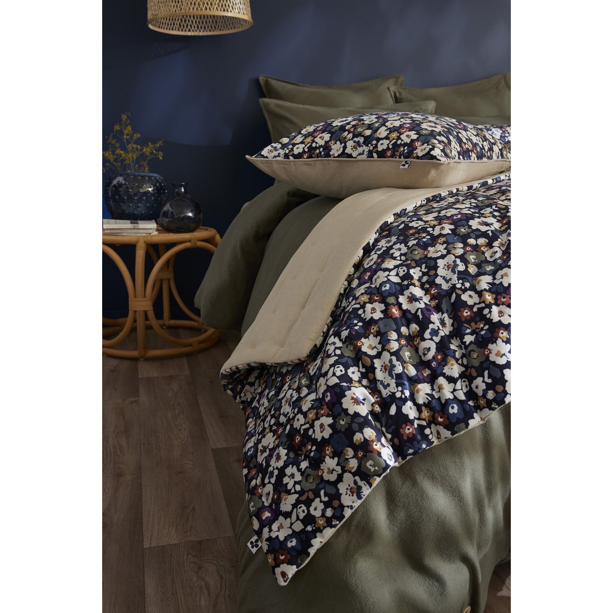 Bout de lit toucher velours Colline bleu, EDEN