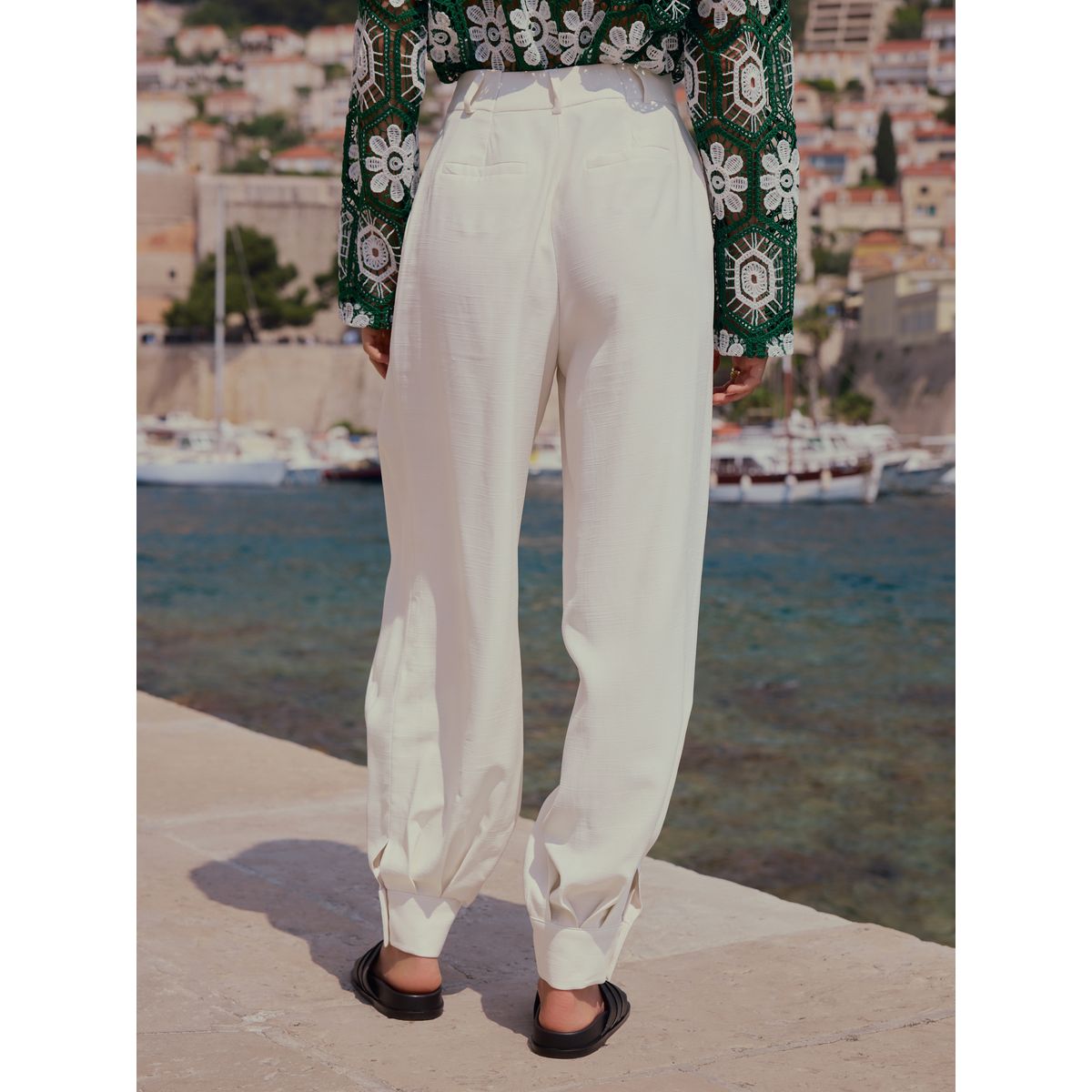 Pantalon ajusté à jambes bouffantes écru, NEXT
