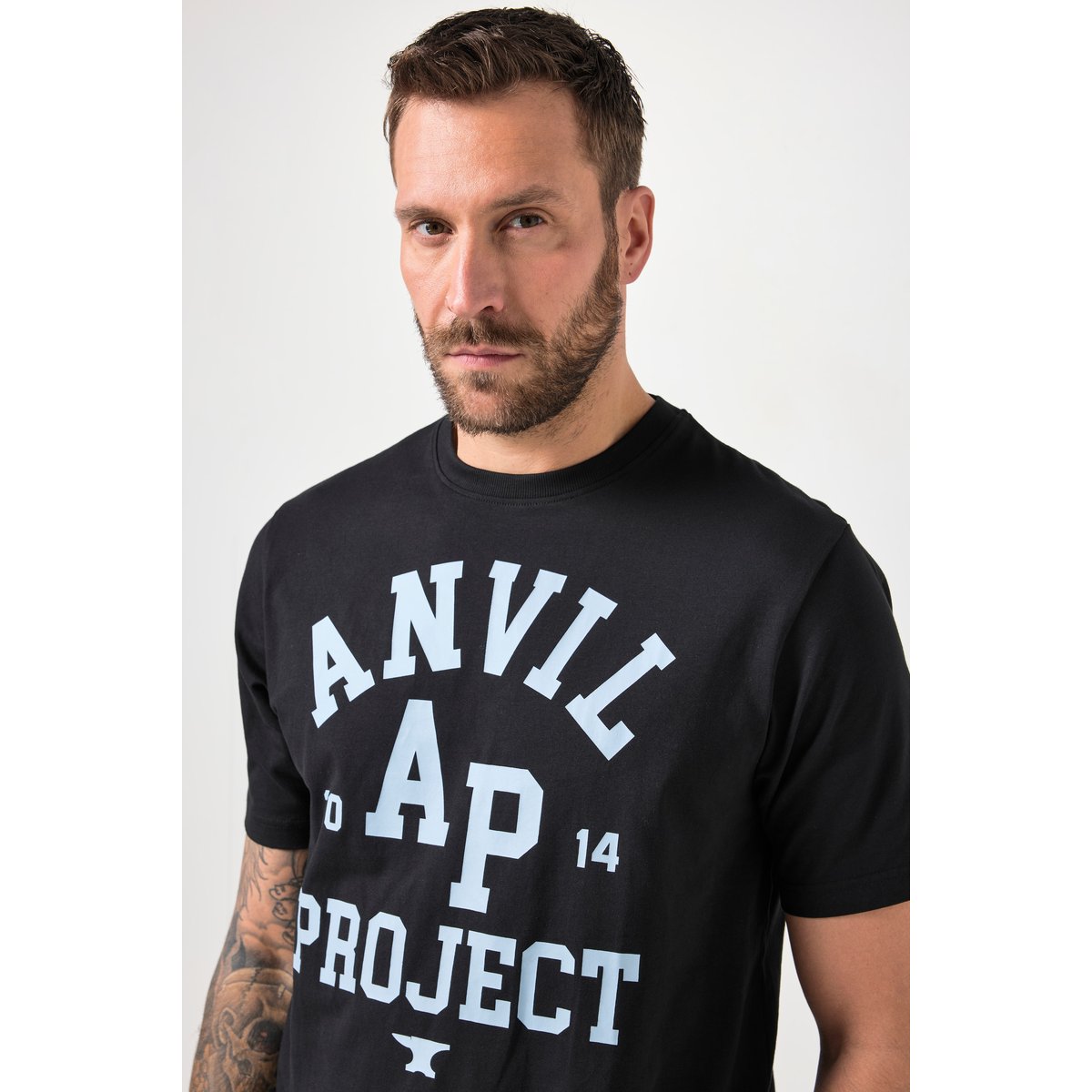 T-shirt imprimé poitrine et manches courtes noir, JP1880