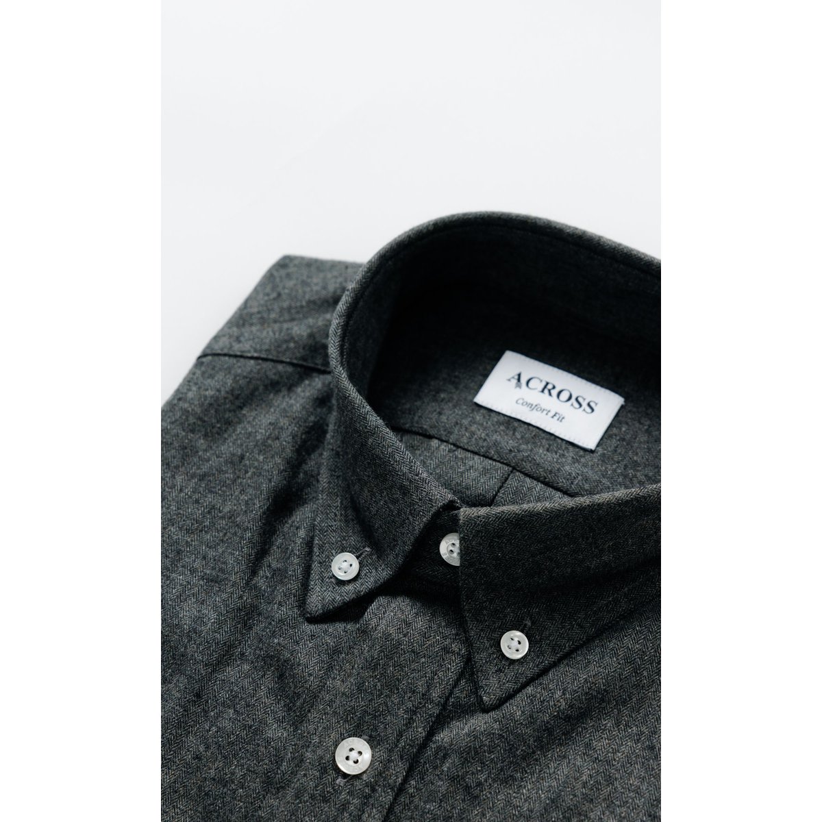 Chemise Confort fit en flanelle à chevrons gris anthracite, ACROSS