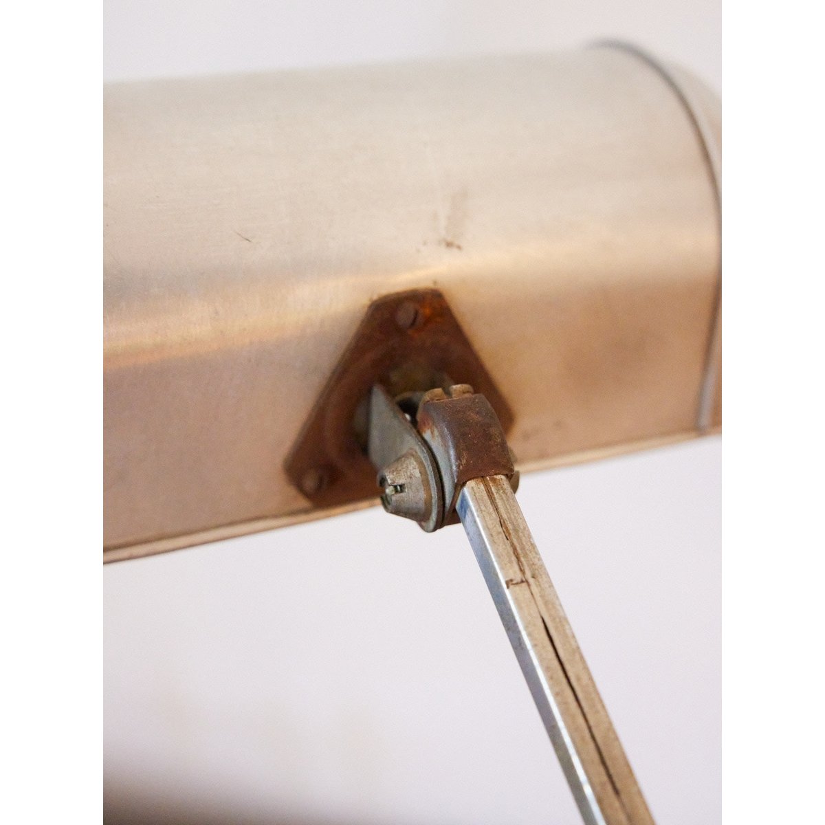 Lampe de bureau en métal vintage Julia N°1064 - Bon état argenté, DEBONGOUT