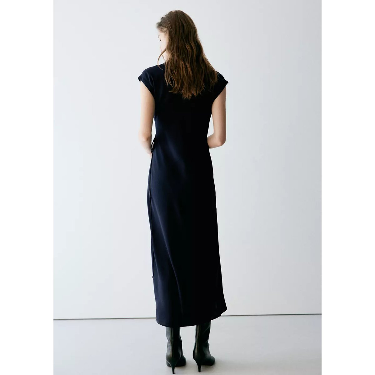 Robe col montant croisé bleu marine foncé, MANGO