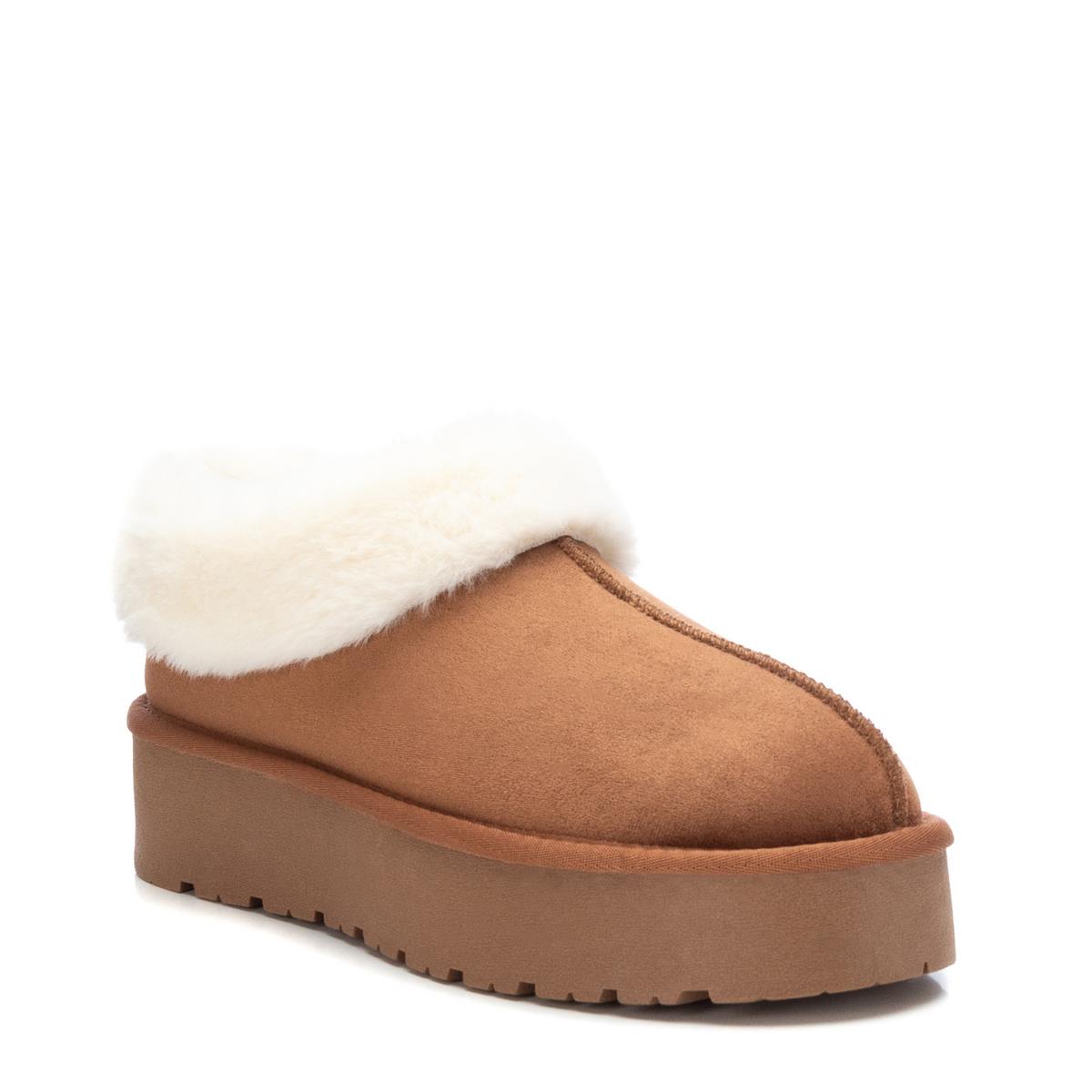Baskets plate avec semelle en caoutchouc camel, XTI