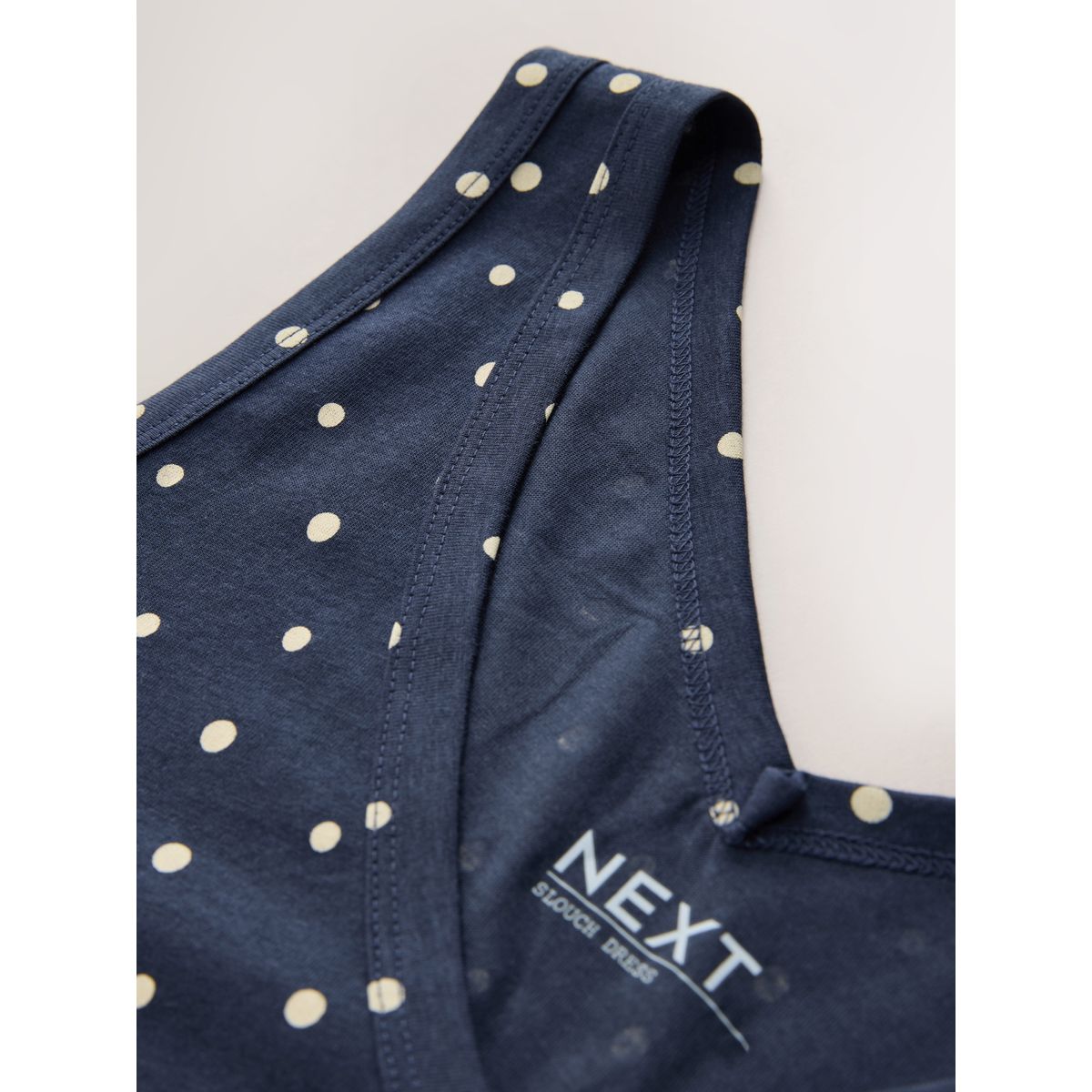 Robe souple sans manches à col en v pois marine/blanc, NEXT